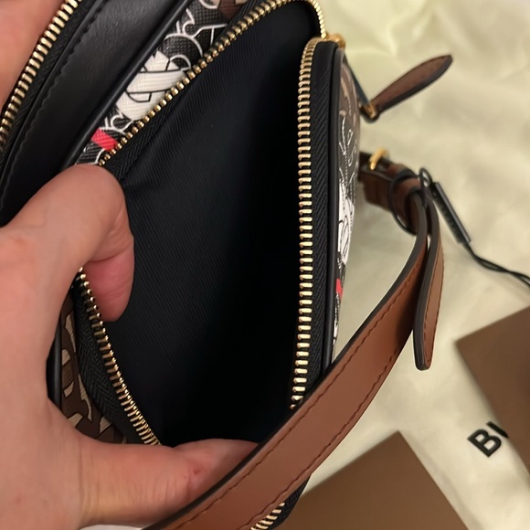 🔥🔥🔥Authentic Burberry TB camera bag 💼 - Picture 7 of 15